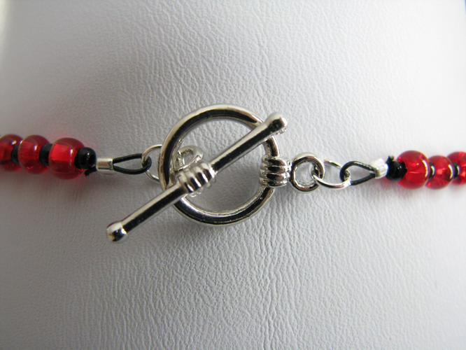 Toggle clasp close-up