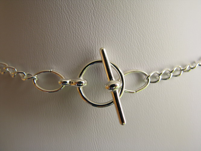 Toggle clasp close-up