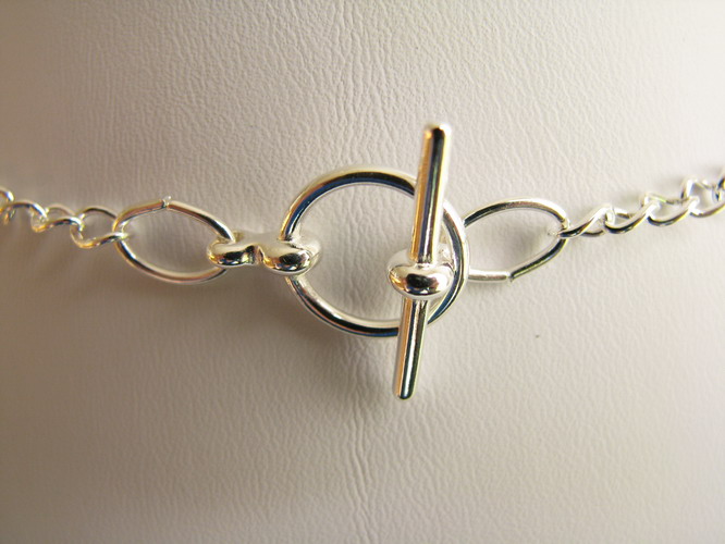 Toggle clasp close-up