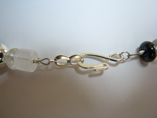 Hook and eye clasp
              close-up