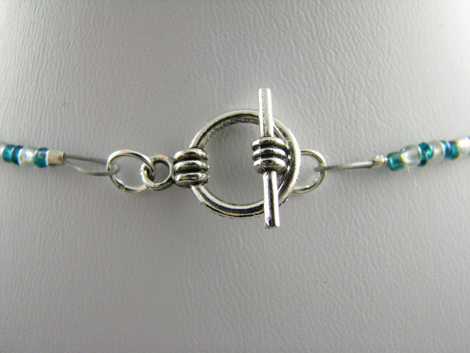 Toggle clasp close-up